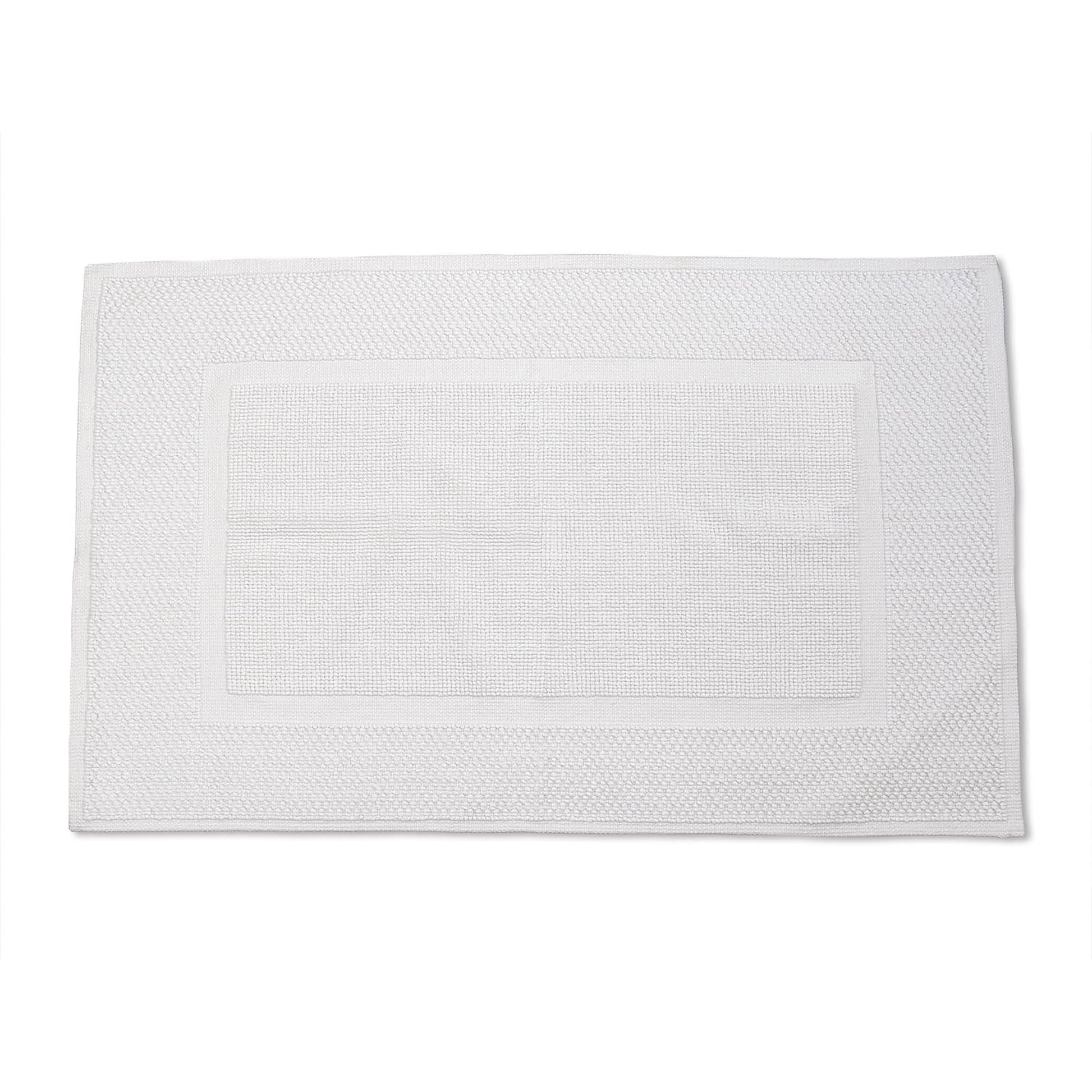 one grey bath rug