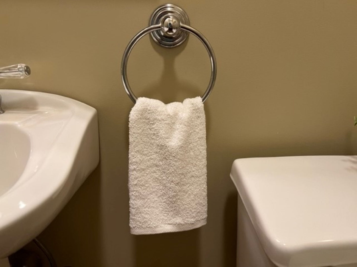 martex-fingertip-towel-hemmed-lifestyle-002-7-23.jpg