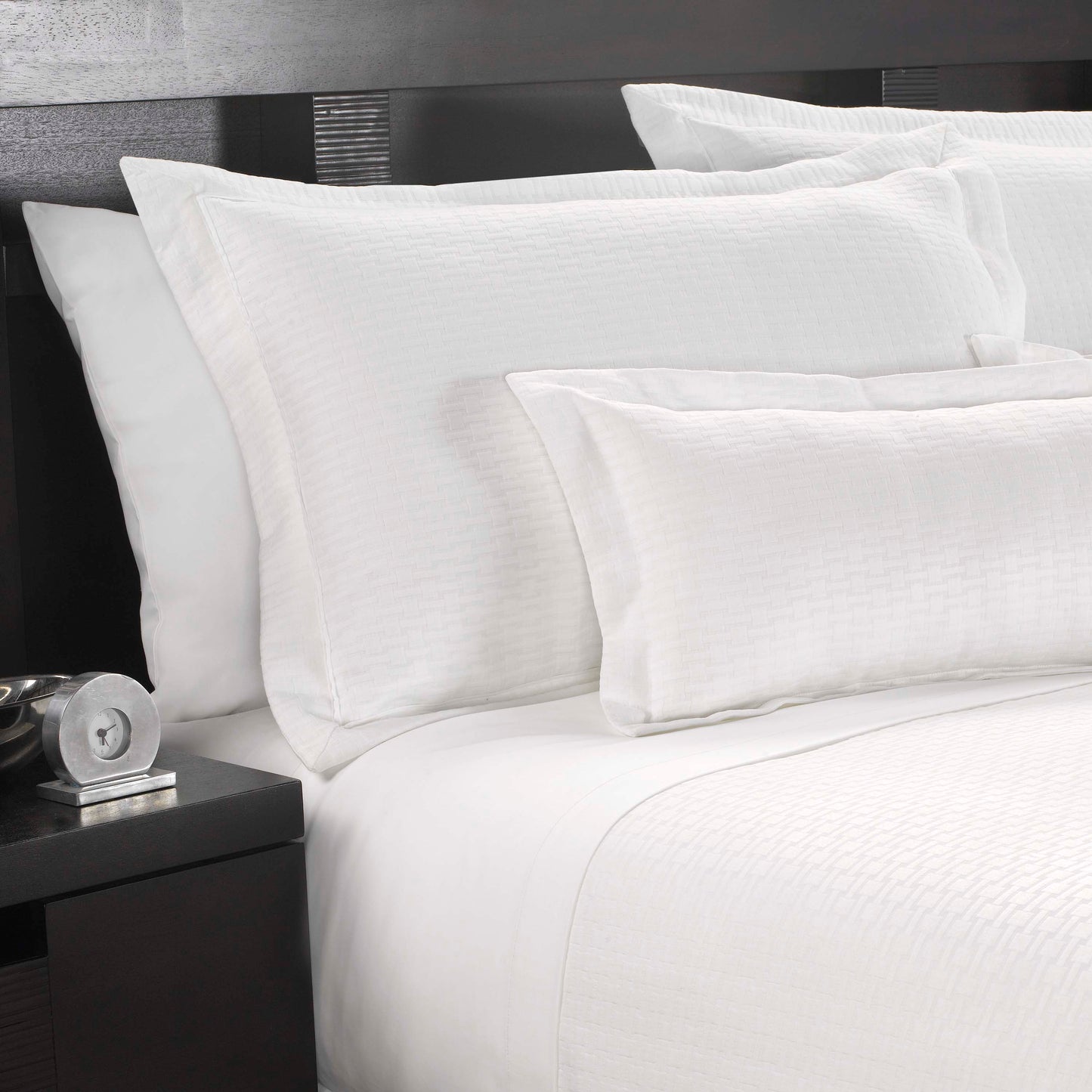 martex-wovens-top-sheet-basketweave-lifestyle-001-6-23-3000.jpg