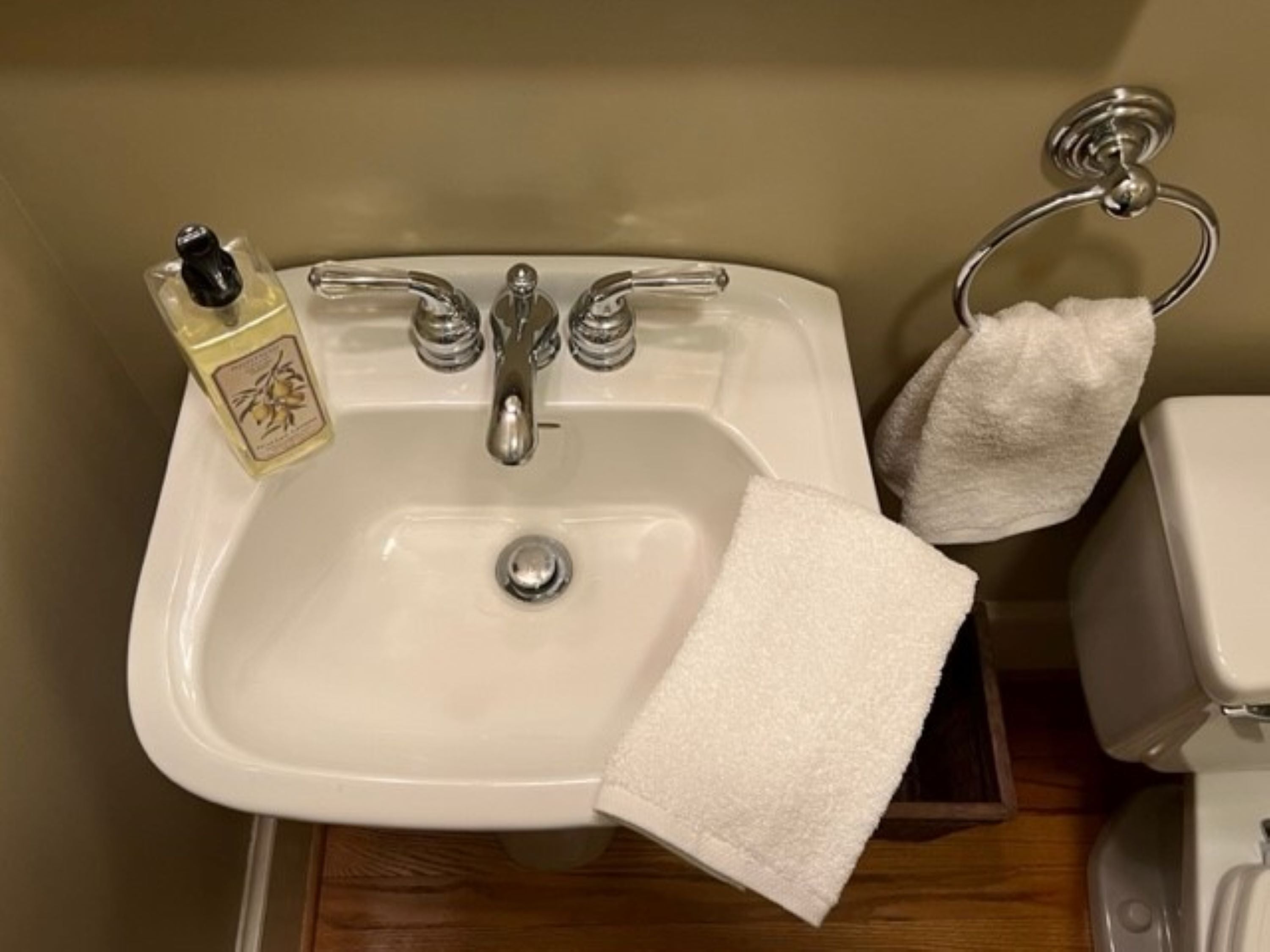 Martex Hemmed Fingertip Towel