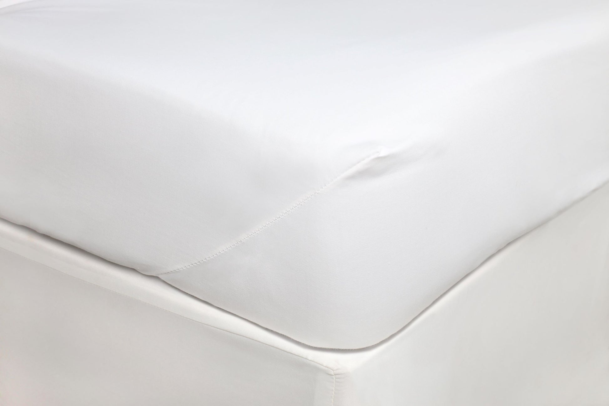 martex-green-fitted-sheet-white-detail-001-6-23-3000px.jpg