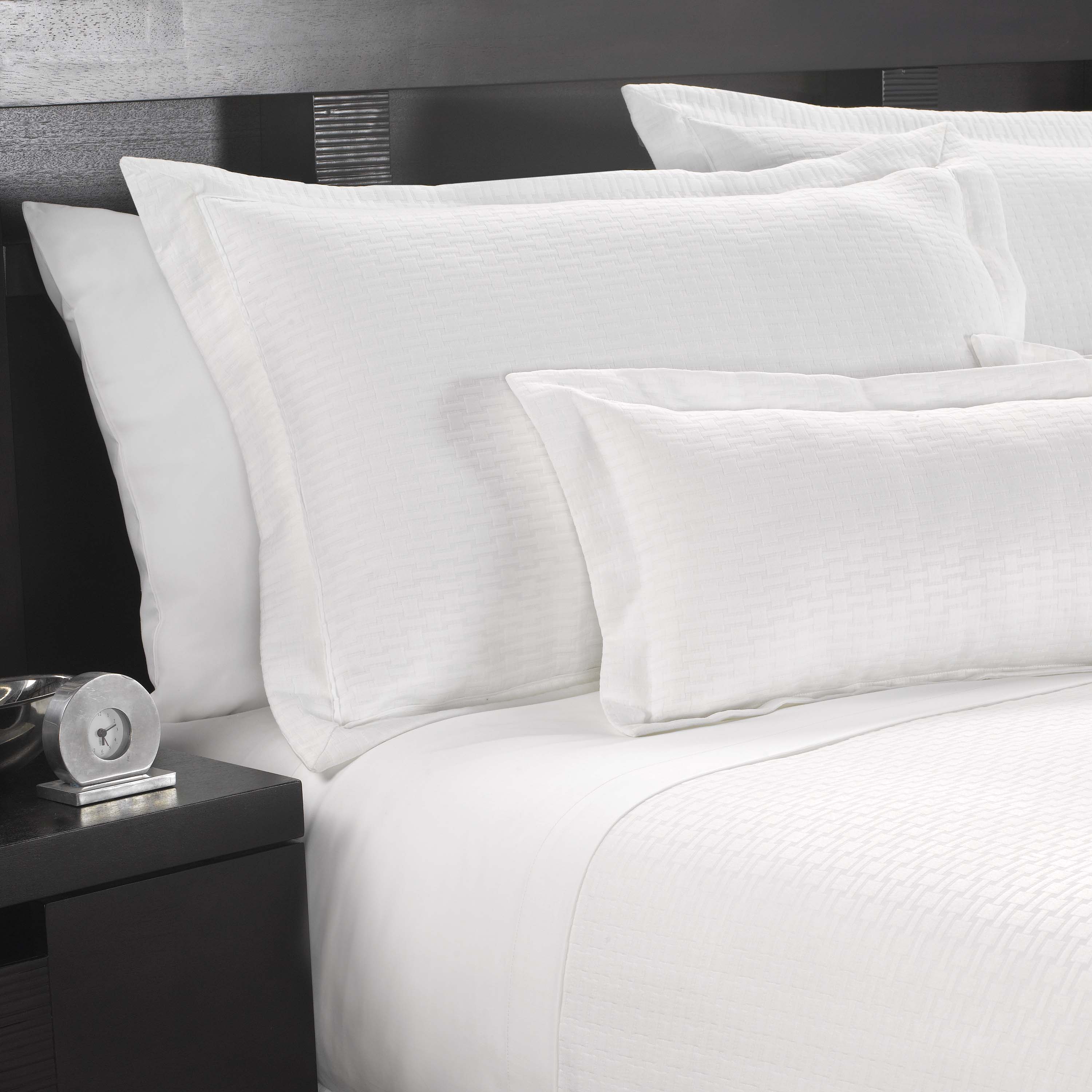martex-wovens-top-sheet-basketweave-lifestyle-001-6-23-3000.jpg